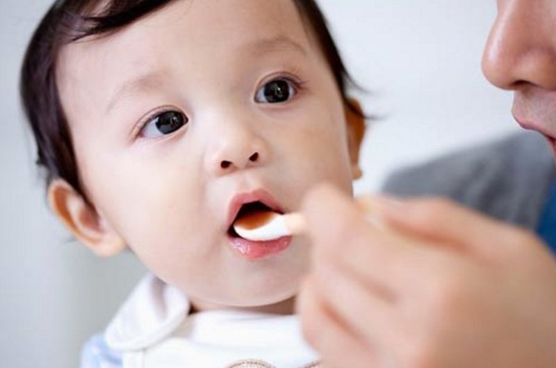 Khi bé biếng ăn, chậm lớn, có nên cho uống men tiêu hoá cho trẻ em