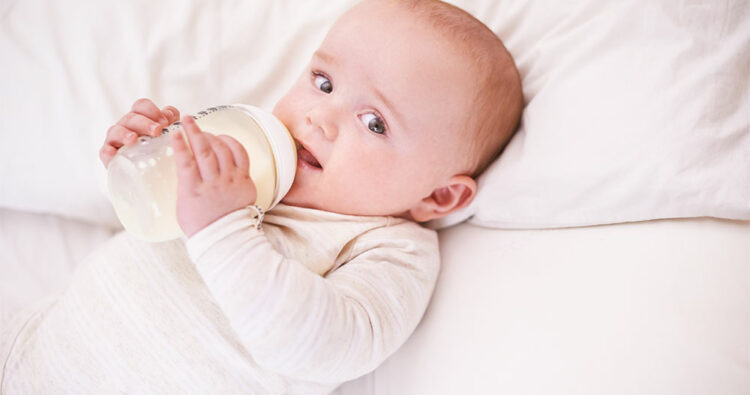 Trẻ bị rối loạn tiêu hóa do thay đổi loại sữa