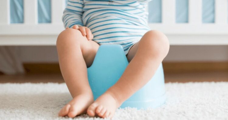 tre-2-tuoi-di-ngoai-nhieu-lan-trong-ngay-1