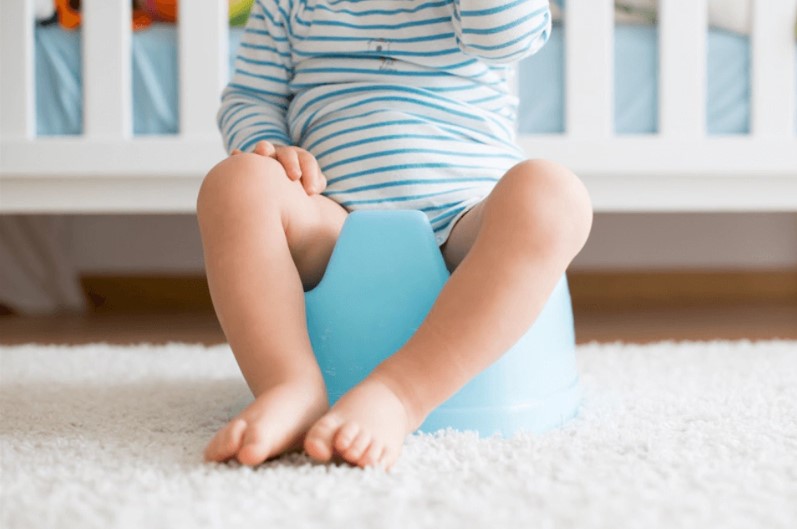 tre-2-tuoi-di-ngoai-nhieu-lan-trong-ngay-1