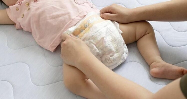 dau-hieu-tre-2-thang-tuoi-bi-tieu-chay-1