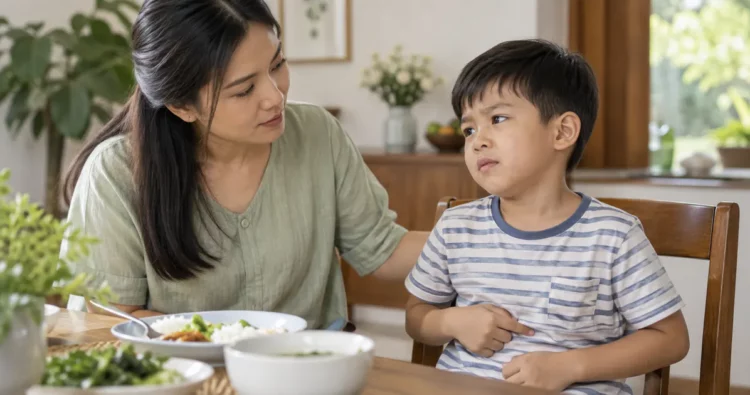 Trẻ 5 tuổi đau bụng quanh rốn sau ăn cần theo dõi gì?