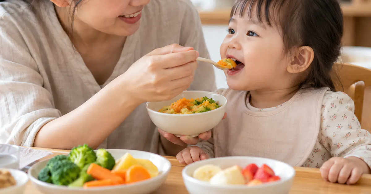 Bổ sung chất xơ cho trẻ nhỏ thế nào để không đầy bụng với bữa ăn rau củ mềm phù hợp