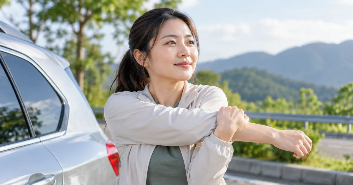 Du khách vận động nhẹ sau thời gian ngồi lâu trên hành trình