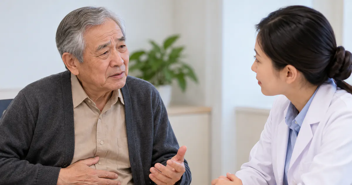 Người cao tuổi trao đổi với nhân viên y tế khi đầy hơi kéo dài hoặc có dấu hiệu cảnh báo