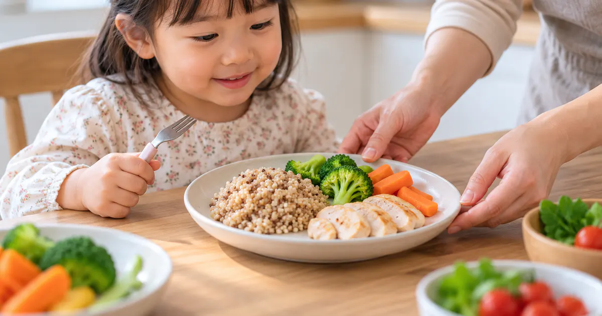 Khẩu phần ngũ cốc nguyên hạt được chia cùng rau củ và thực phẩm giàu đạm